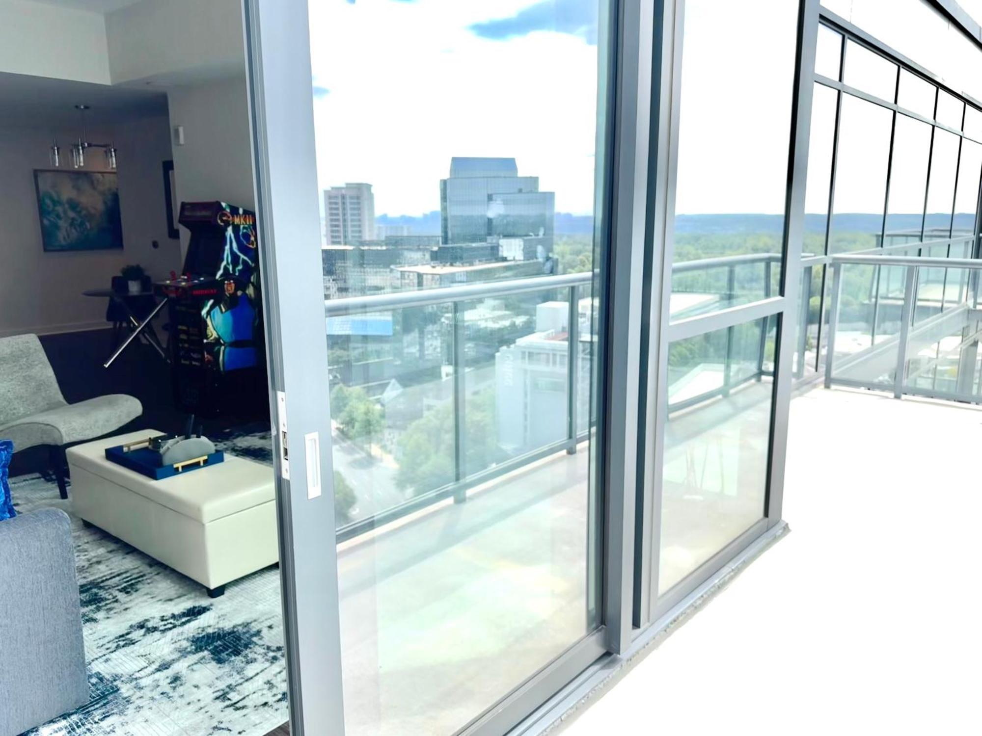 アトランタSkyline Retreat Penthouse, Top Floor, Year Round Pool, City View!アパートメント エクステリア 写真